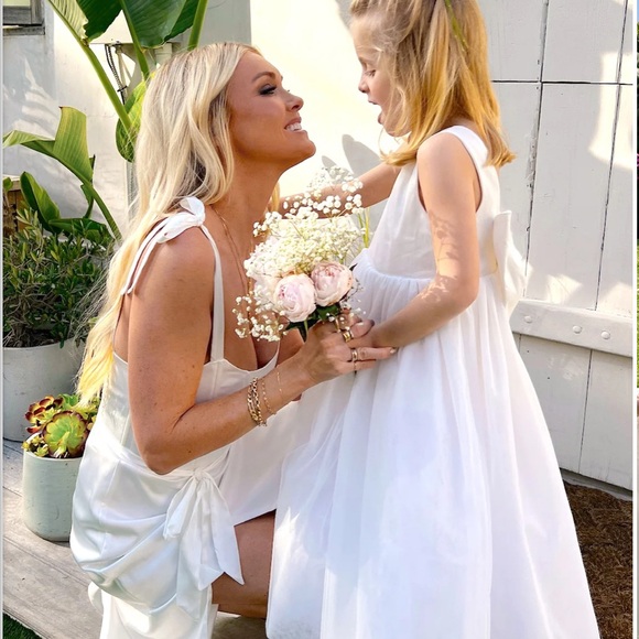 Show me your MuMu Mini flower girl Dress with bow in back 5T - Picture 9 of 11